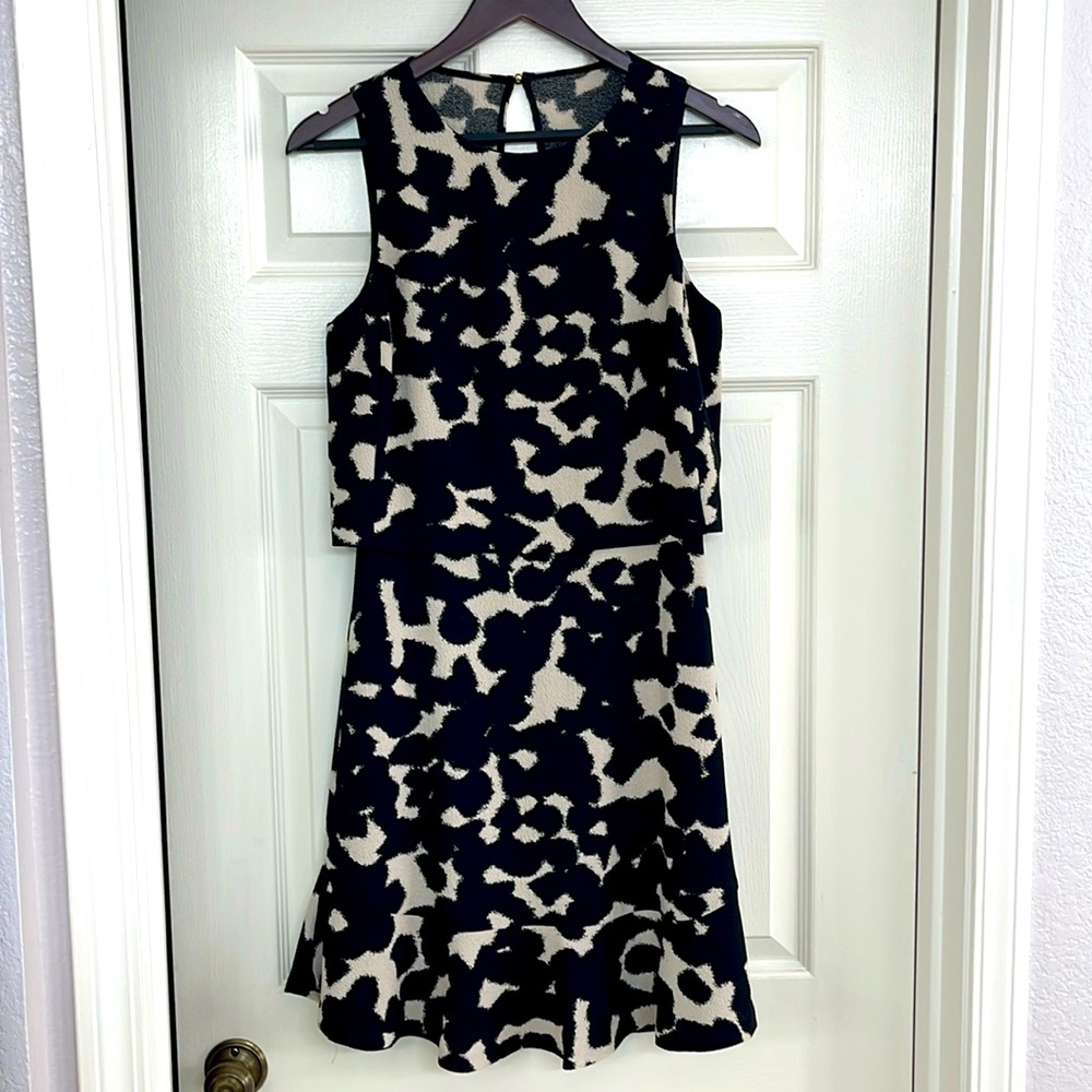 Beautiful Banana Republic abstract print black and white dress with gold zipper